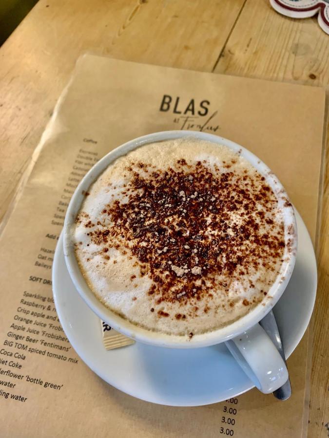 Blas At Fronlas Cafe - The Heart Of Newport Newport  Exterior foto